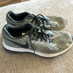 Nike Zoom Winslow 4 shoes size 8.5